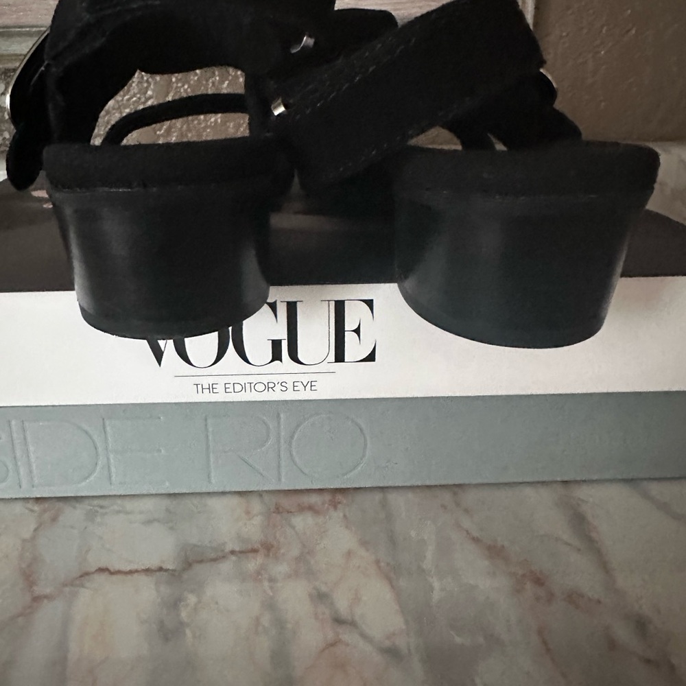 Munro Black and Silver Sandals with Low Block Heel - Picture 7 of 10